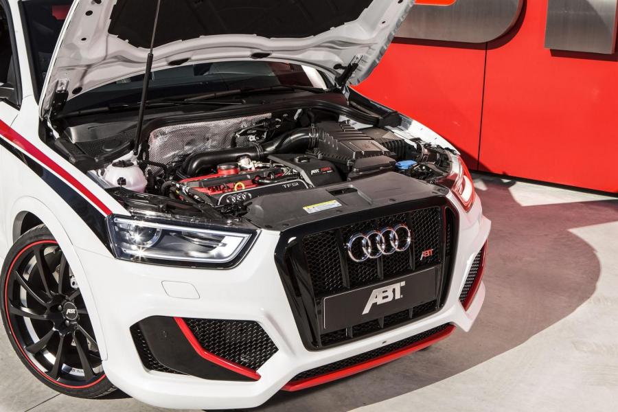 Моторный отсек Audi RS Q3 by ABT 2014 года  (фото 7 из 17)